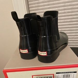 Hunter Rainboots Women’s Original Gloss Chelsea Rainboot (Black)